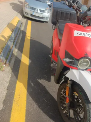 Silence S02 Moto Eléctrica Roja y Blanca