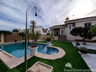 Chalet en venta en Linares