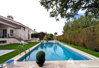 Chalet en venta en Linares