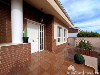 Chalet en venta en Linares