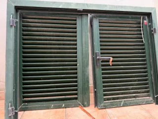 Ventanas aluminio con persianas mallorquinas
