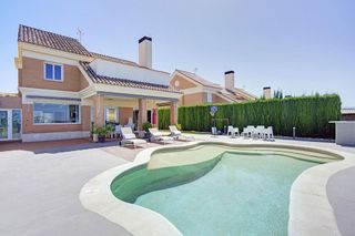 Casa adosada en venta en Otura