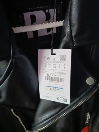 Cazadora efecto piel negra Talla S