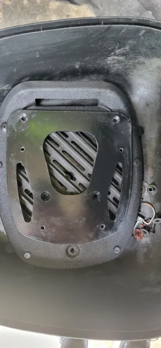 Cajón Piaggio Typhoon / Aprilia Negro