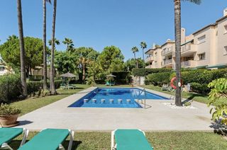 Piso en venta en Los Naranjos - Las Brisas en Marbella