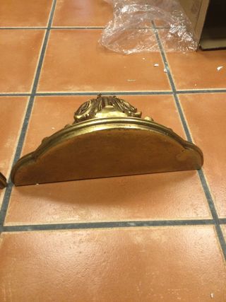 Pareja de ménsulas decorativas doradas