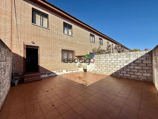 Casa adosada en venta en Marchamalo