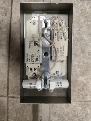 Lámpara de techo moderna de metal