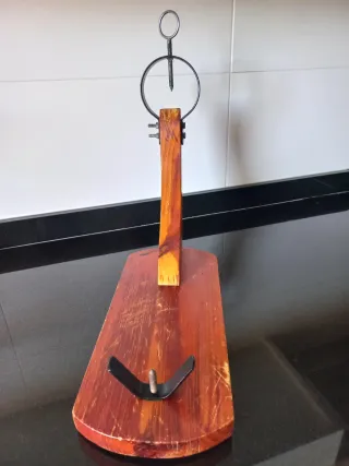 Jamonera de madera y metal