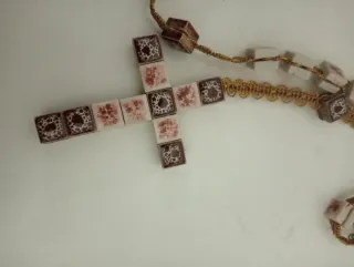 Rosario antiguo de cerámica