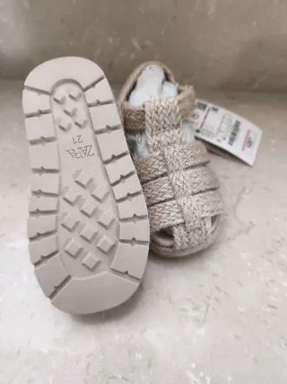 Sandalias niña beige