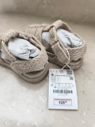 Sandalias niña beige