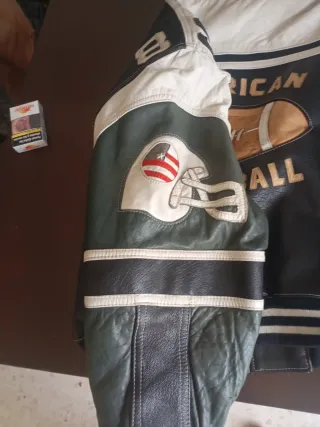 Chaqueta de Piel Negra, clásica, impermeable.