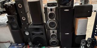 Altavoces Negros y Plateados