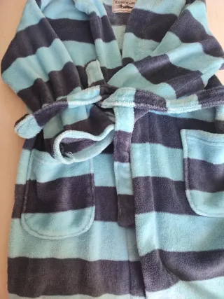 Bata infantil niño azul y marino