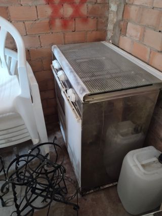 Cocina de gas 5 fuegos con horno