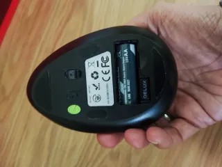 Ratón Vertical Delux Negro falla rueda.