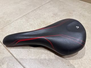 Sillín Bici MTB Bontrager Evoke Negro/Rojo