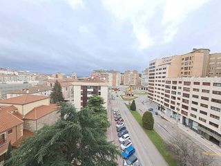 Piso en venta en Plaza España - Villa Pilar - Reyes Católicos - Vadillos en Burgos