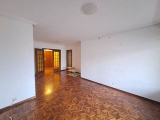 Piso en venta en Plaza España - Villa Pilar - Reyes Católicos - Vadillos en Burgos