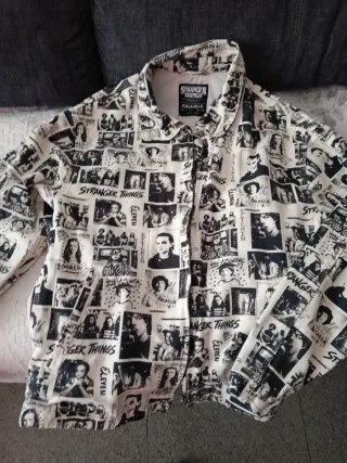 Chaqueta Stranger Things Pull&Bear (es como una M)