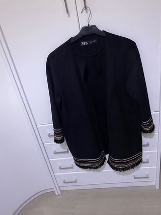Chaqueta Zara M/38/10 con detalles dorados