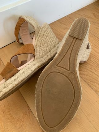 Sandalias cuña Anna Field marrones de piel