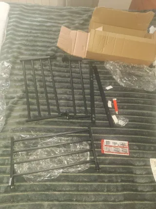 Estantería metálica negra