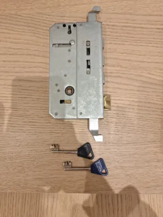 Cerradura de puerta con 2 llaves