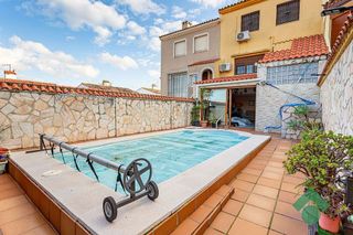 Casa adosada en venta en San García en Algeciras