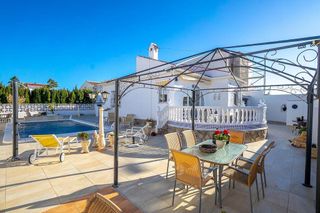 Chalet en venta en La Siesta - El Salado - Torreta en Torrevieja