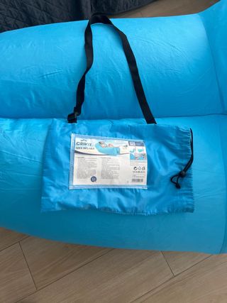 Sofá inflable azul