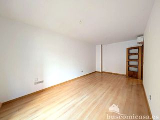 Piso en venta en Linares