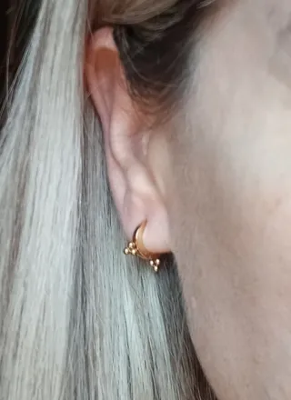 Pendientes aro dorados con bolitas