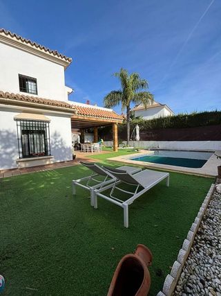 Chalet en venta en Montequinto en Dos Hermanas