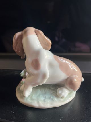 Lladro 7672 Perro con Flores