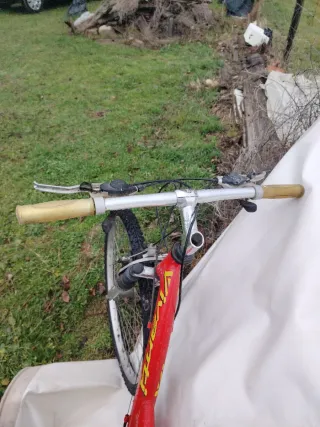 Bicicleta Vivanti roja con marchas