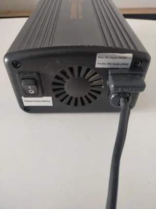 Convertidor Tensión 24V a 230V USB 300W