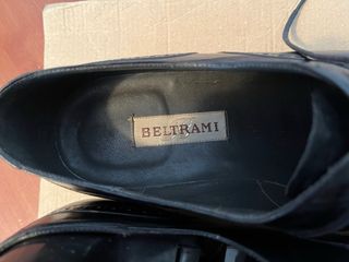 Zapatos de vestir negros, elegantes