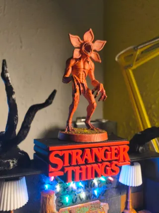 Expositor Stranger Things Funko Kinder Joy