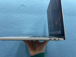 MacBook Pro A1990 I7 16GB 512GB AMD560X