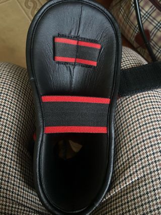 Equipación Mugendo Guantes y Protección.  Nuntchak