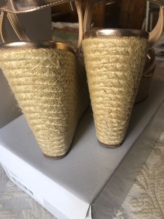 Sandalias cuña Office London oro rosa