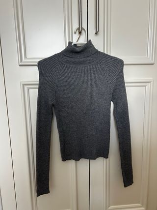 Jersey de punto gris cuello alto