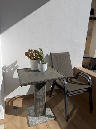 Mesa y Sillas Terraza Ratán