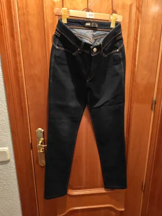 Pantalón Levi's chica azul oscuro talla 27 skinny