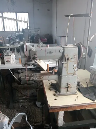Máquina de coser Adler industrial