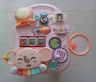 Correpasillos y mesa de actividades para bebé