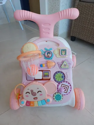 Correpasillos y mesa de actividades para bebé