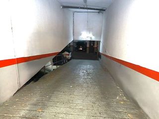 Garaje en alquiler en El Camp de l'Arpa del Clot en Barcelona